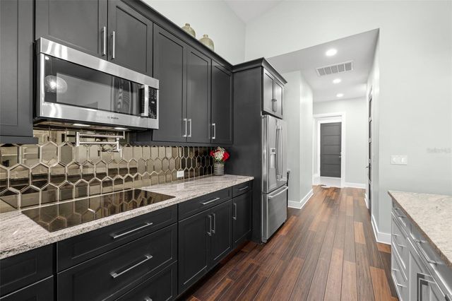 3211 MORAN ROAD, Tampa, FL 33618