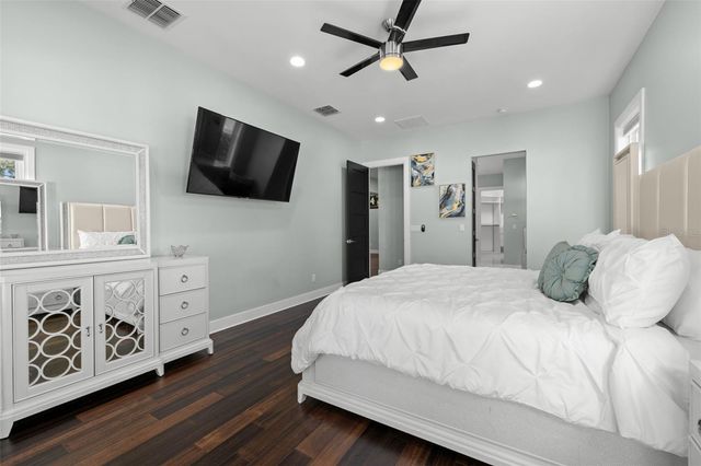 3211 MORAN ROAD, Tampa, FL 33618