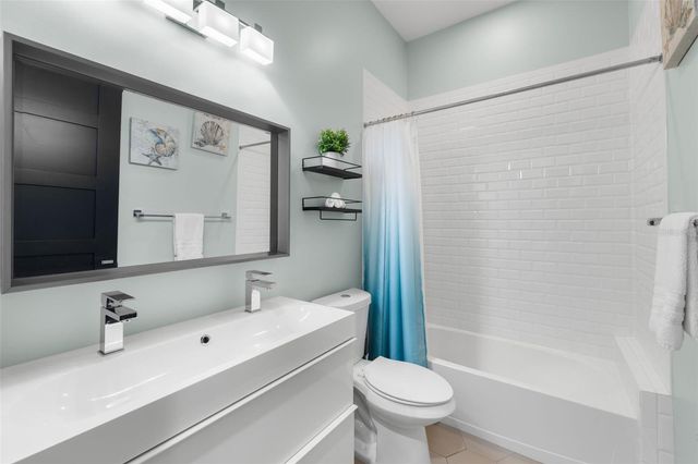 3211 MORAN ROAD, Tampa, FL 33618