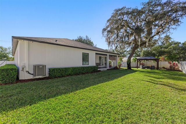 3211 MORAN ROAD, Tampa, FL 33618