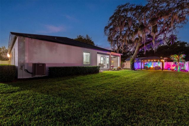 3211 MORAN ROAD, Tampa, FL 33618