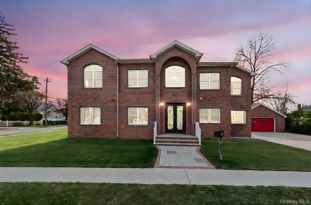 1260 Warwick Street, Uniondale, NY 11553