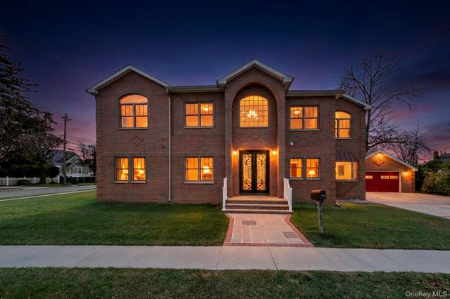 1260 Warwick Street, Uniondale, NY 11553