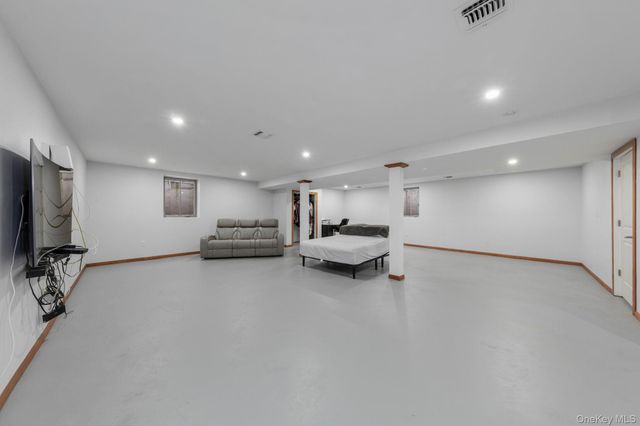 1260 Warwick Street, Uniondale, NY 11553