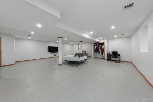 1260 Warwick Street, Uniondale, NY 11553