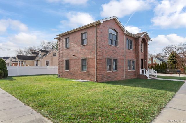 1260 Warwick Street, Uniondale, NY 11553