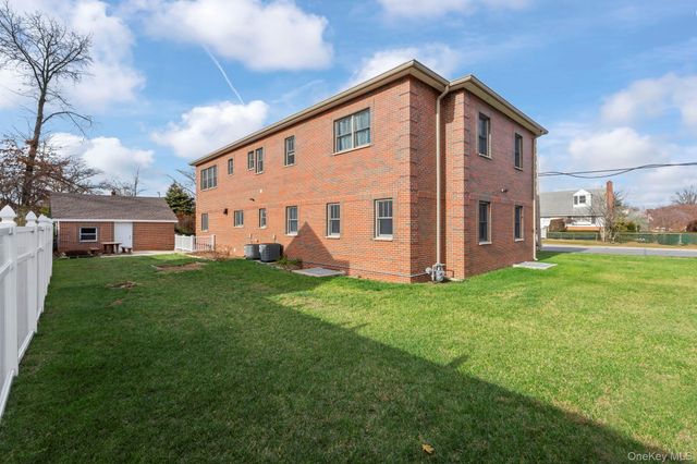 1260 Warwick Street, Uniondale, NY 11553