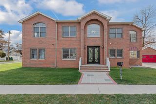 1260 Warwick Street, Uniondale, NY 11553