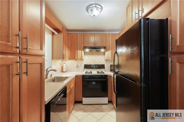 207 Sunshine Court, Sayreville, NJ 08859