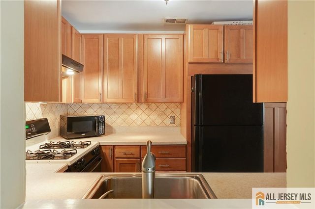207 Sunshine Court, Sayreville, NJ 08859