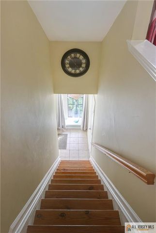 207 Sunshine Court, Sayreville, NJ 08859