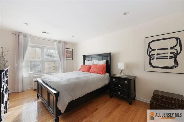 207 Sunshine Court, Sayreville, NJ 08859