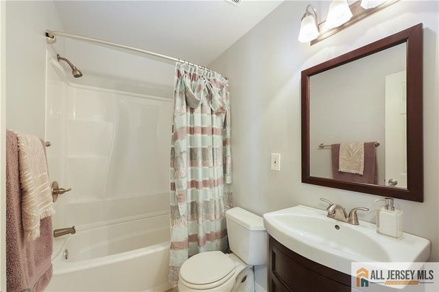207 Sunshine Court, Sayreville, NJ 08859
