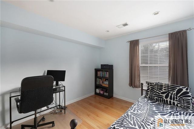 207 Sunshine Court, Sayreville, NJ 08859