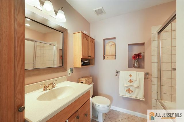 207 Sunshine Court, Sayreville, NJ 08859