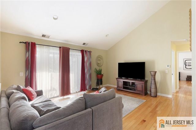 207 Sunshine Court, Sayreville, NJ 08859