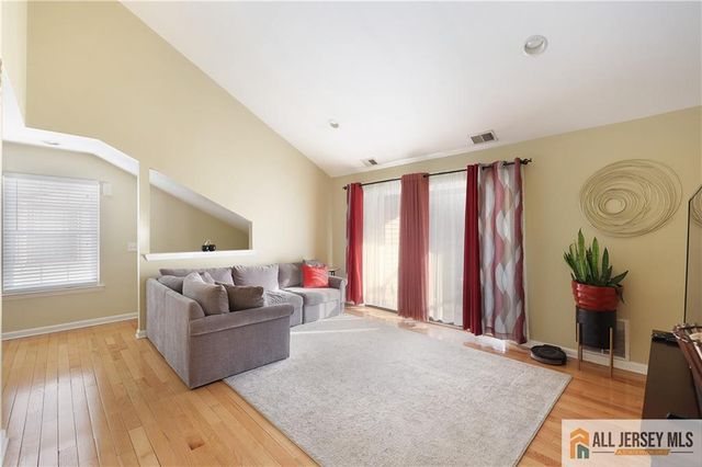 207 Sunshine Court, Sayreville, NJ 08859