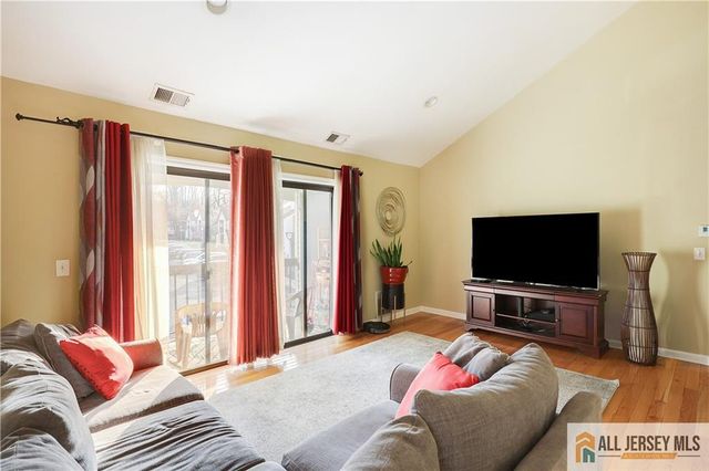 207 Sunshine Court, Sayreville, NJ 08859