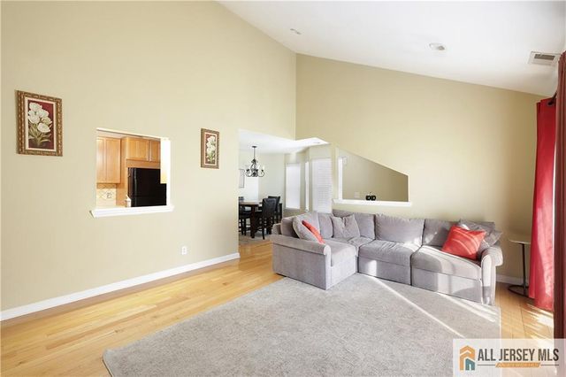 207 Sunshine Court, Sayreville, NJ 08859