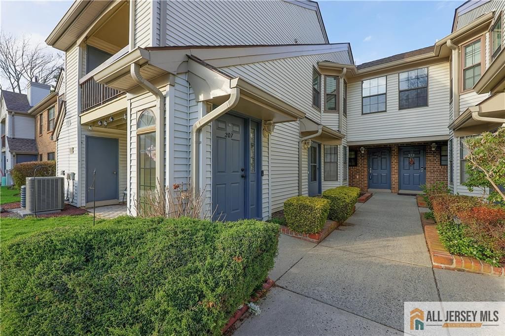 207 Sunshine Court, Sayreville, NJ 08859