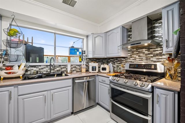 104 Burgundy Lane, League City, TX 77573