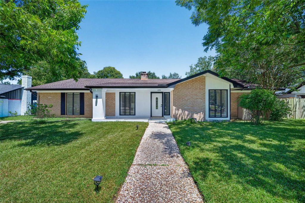 104 Burgundy Lane, League City, TX 77573