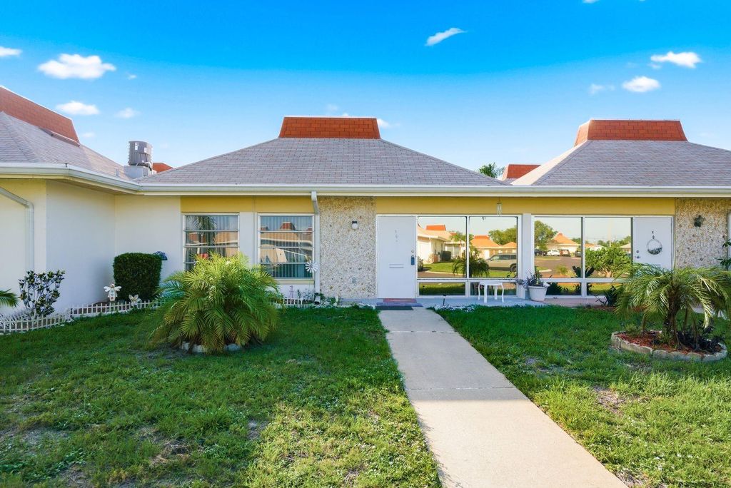 4344 TAHITIAN GARDENS CIRCLE B, Holiday, FL 34691