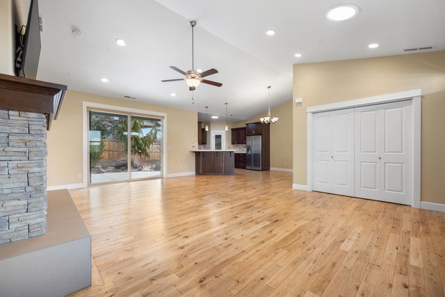 3344 SW Cascade Vista Drive, Redmond, OR 97756