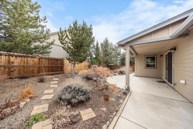 3344 SW Cascade Vista Drive, Redmond, OR 97756