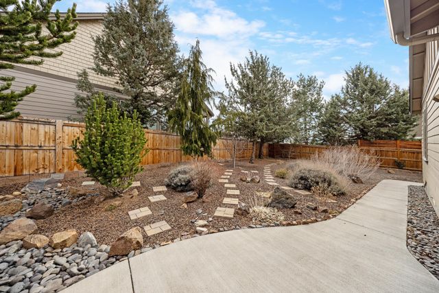 3344 SW Cascade Vista Drive, Redmond, OR 97756