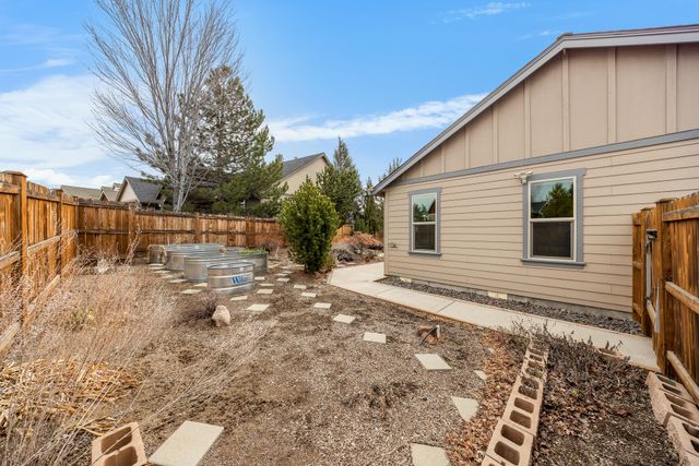 3344 SW Cascade Vista Drive, Redmond, OR 97756