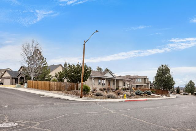 3344 SW Cascade Vista Drive, Redmond, OR 97756