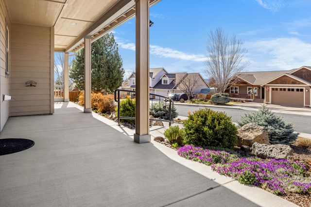 3344 SW Cascade Vista Drive, Redmond, OR 97756