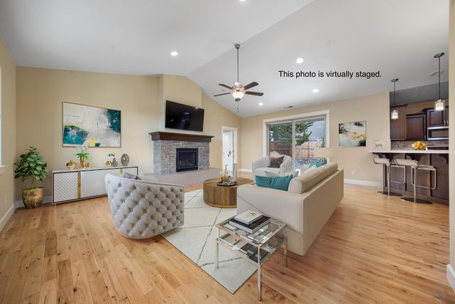 3344 SW Cascade Vista Drive, Redmond, OR 97756