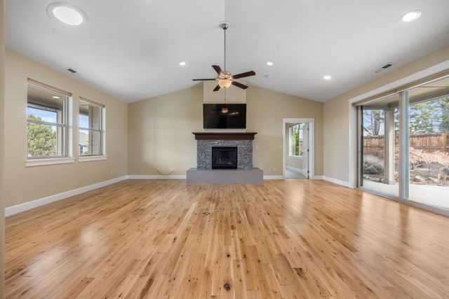 3344 SW Cascade Vista Drive, Redmond, OR 97756