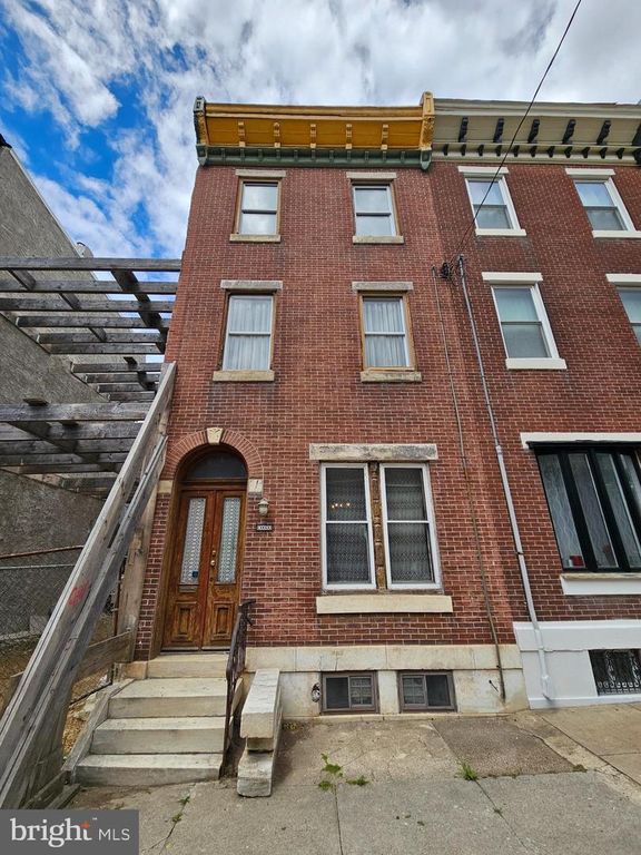 2833 POPLAR ST, Philadelphia, PA 19130
