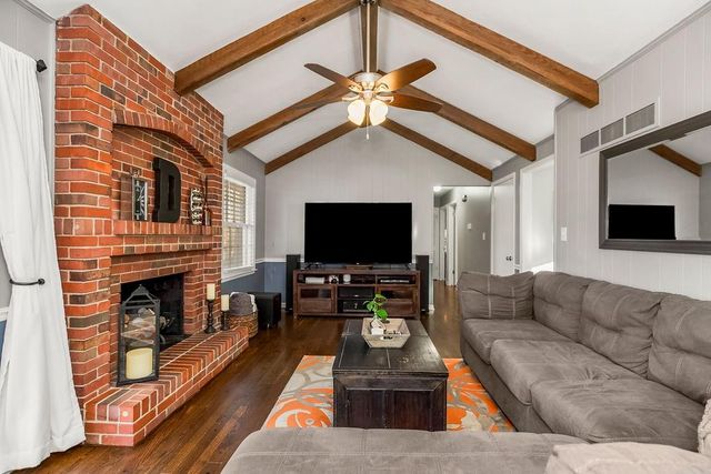 1700 NE 68TH Terrace, Gladstone, MO 64118