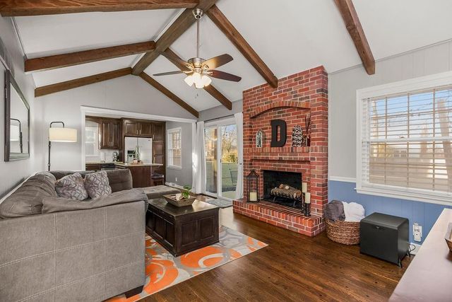 1700 NE 68TH Terrace, Gladstone, MO 64118