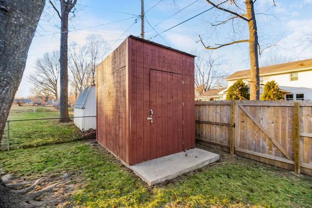 1700 NE 68TH Terrace, Gladstone, MO 64118