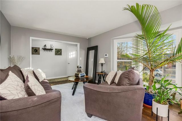 1700 NE 68TH Terrace, Gladstone, MO 64118