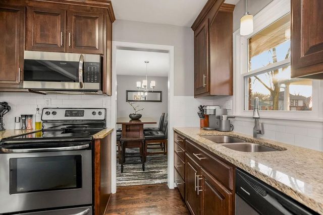 1700 NE 68TH Terrace, Gladstone, MO 64118