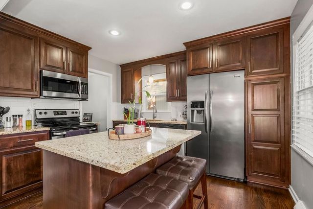 1700 NE 68TH Terrace, Gladstone, MO 64118