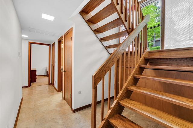 1000 E Oaks Manor Drive, Fayetteville, AR 72703