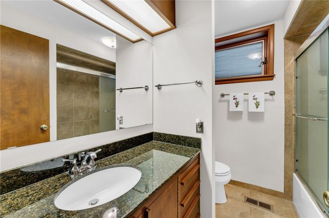 1000 E Oaks Manor Drive, Fayetteville, AR 72703