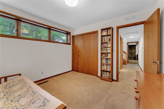 1000 E Oaks Manor Drive, Fayetteville, AR 72703