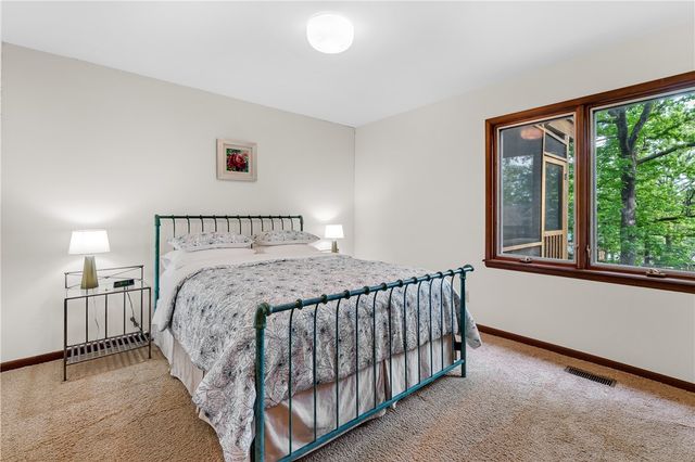 1000 E Oaks Manor Drive, Fayetteville, AR 72703