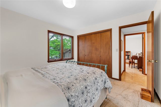 1000 E Oaks Manor Drive, Fayetteville, AR 72703