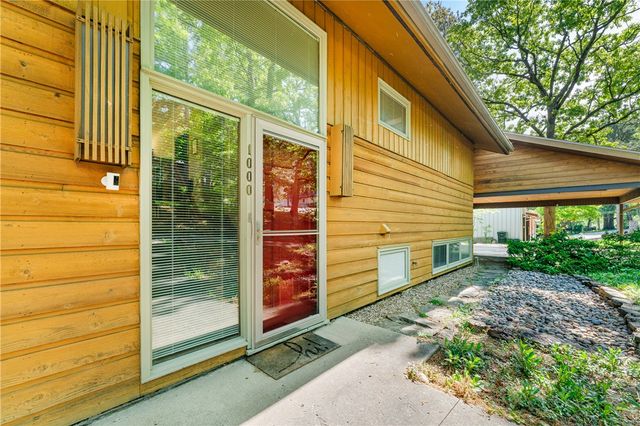 1000 E Oaks Manor Drive, Fayetteville, AR 72703