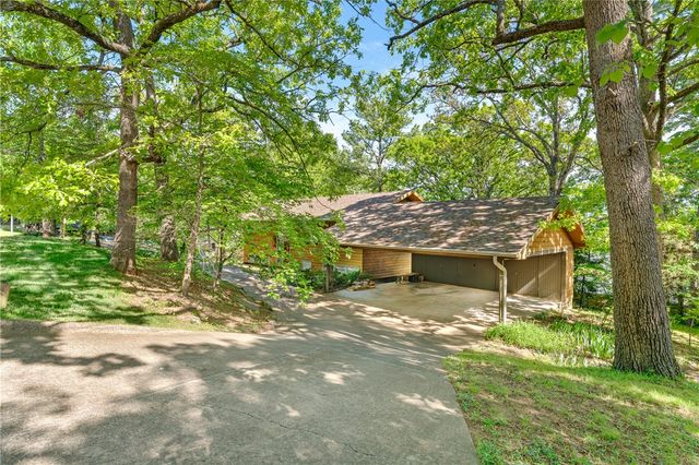 1000 E Oaks Manor Drive, Fayetteville, AR 72703