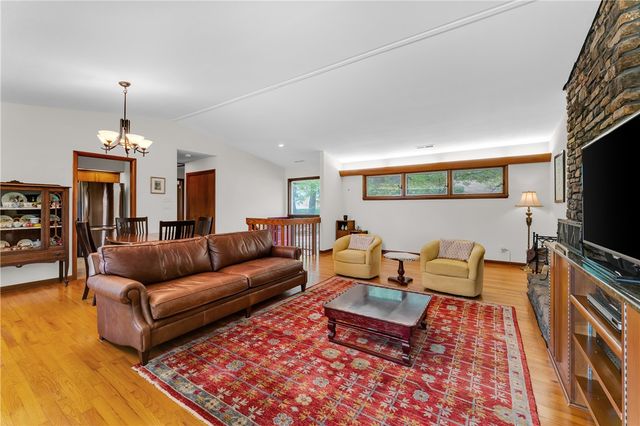 1000 E Oaks Manor Drive, Fayetteville, AR 72703